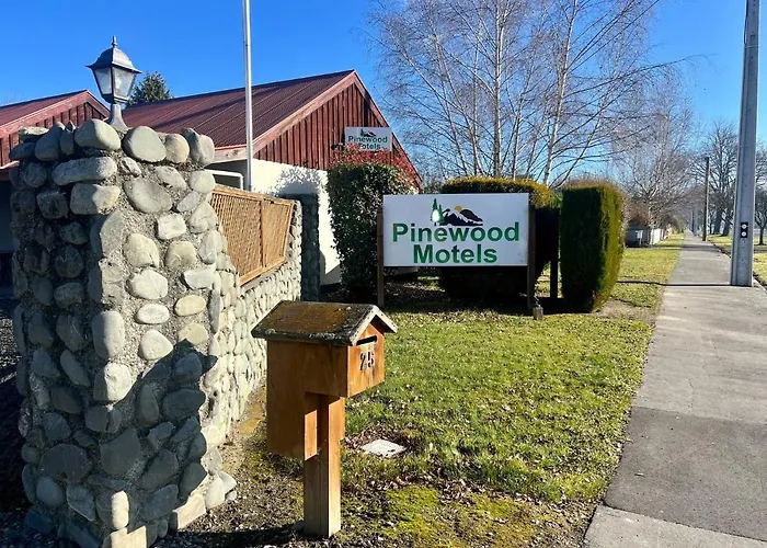 Pinewood Motels