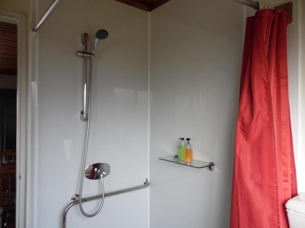 Pinewood Motel 4*